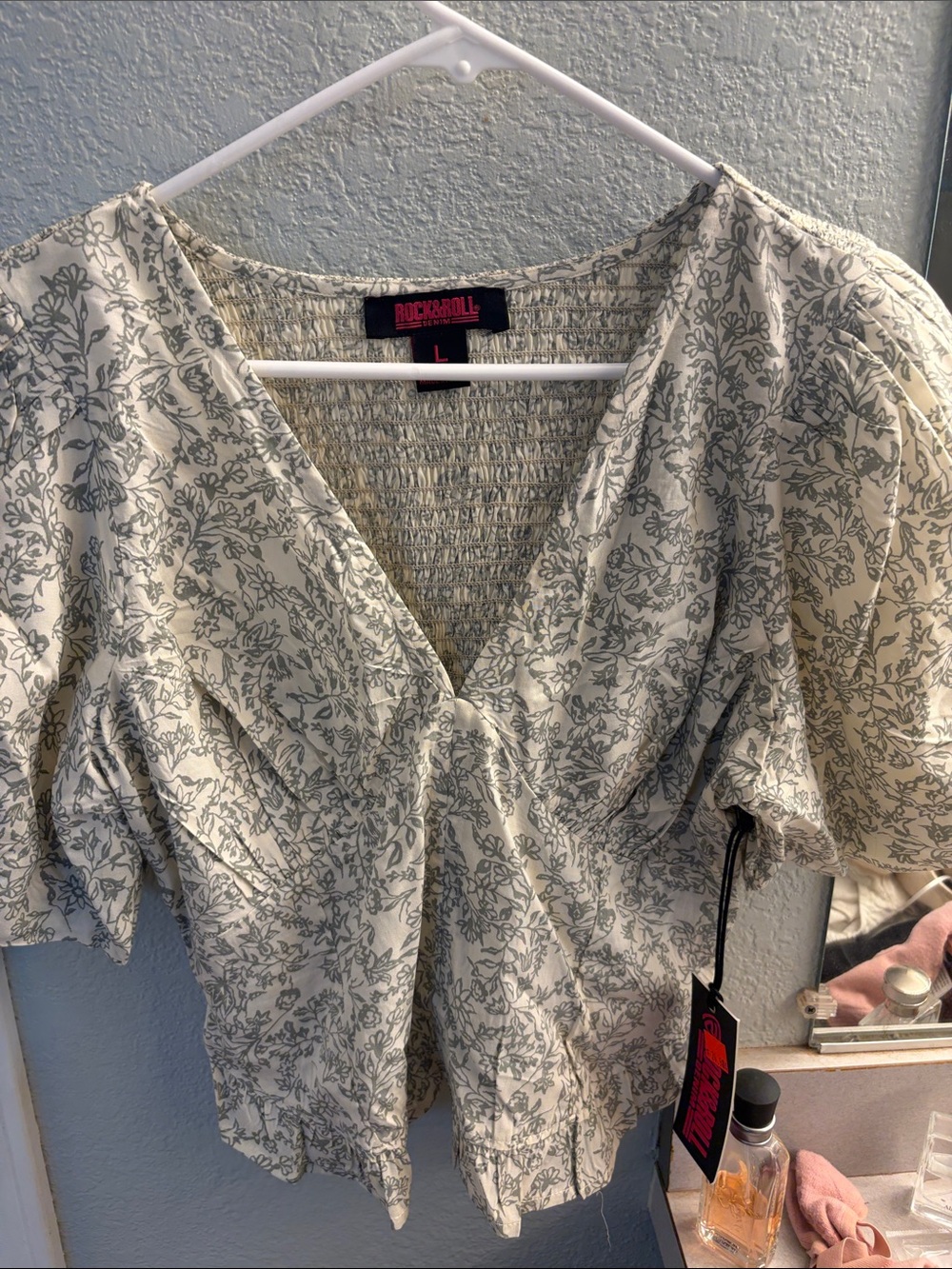 Rock & Roll Floral V-Neck Puff Sleeve Top in Cream and Gray